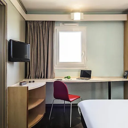 Hotel Ibis Centre 3*