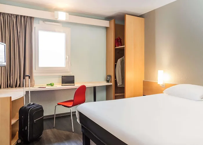 Ibis Centre Hotell 3*