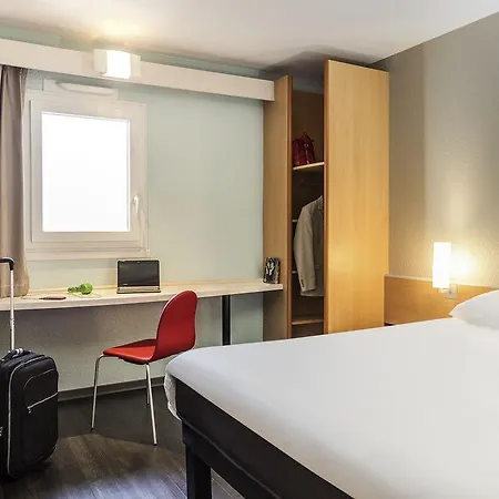 Hotel Ibis Centre 3*