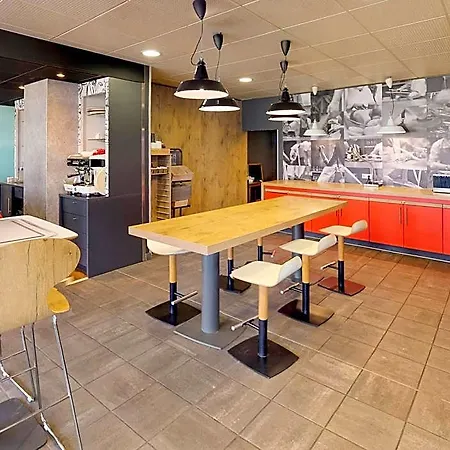 Ibis Centre Hotel 3*