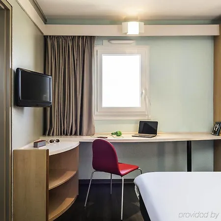 Ibis Centre Hotel 3*