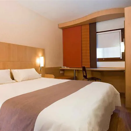 Ibis Centre 호텔 3*