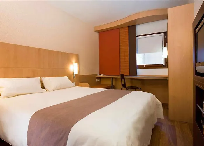 Ibis Centre Hotel 3*